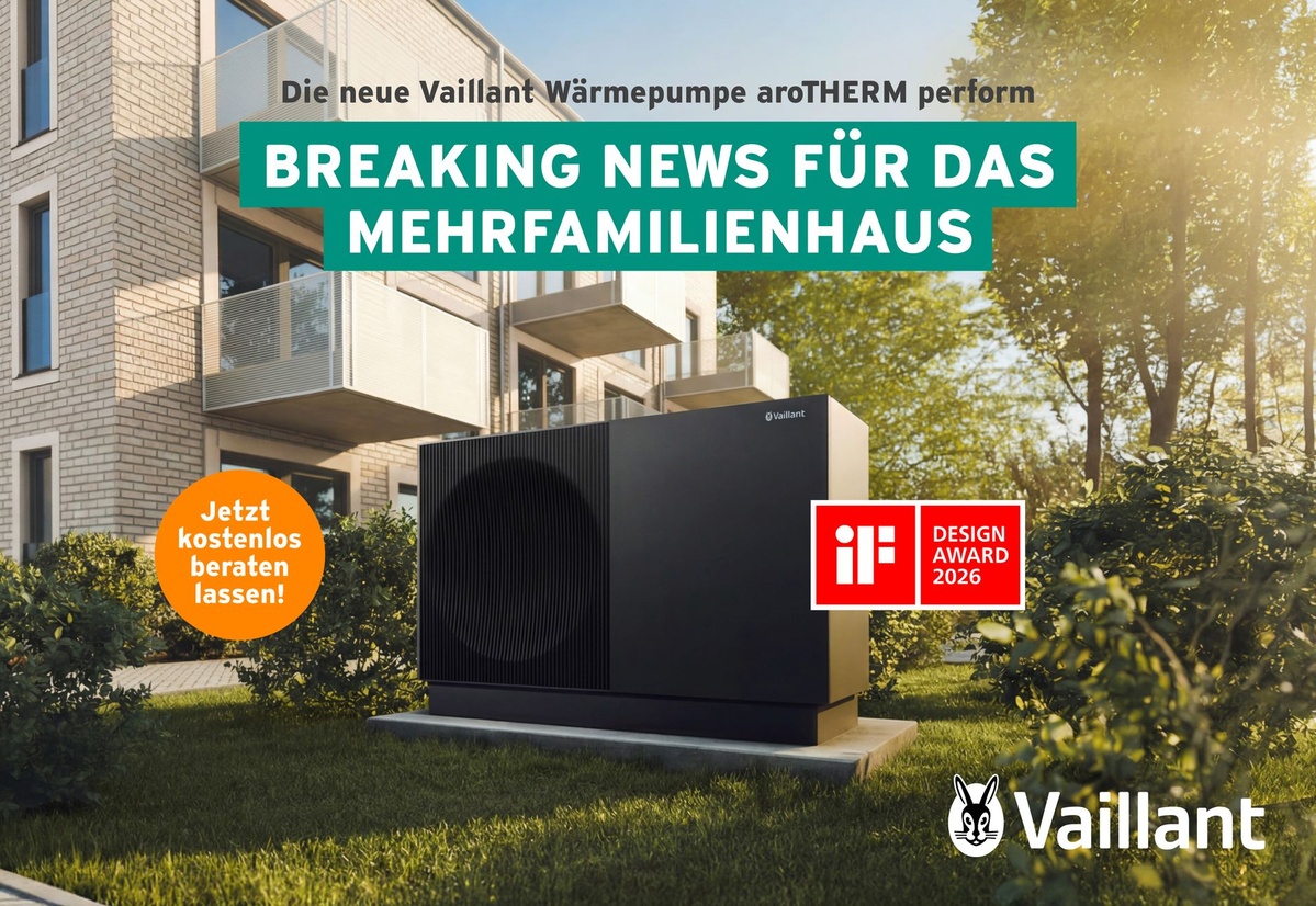 Vaillant aroTHERM perform vor einem Mehrfamilienhaus